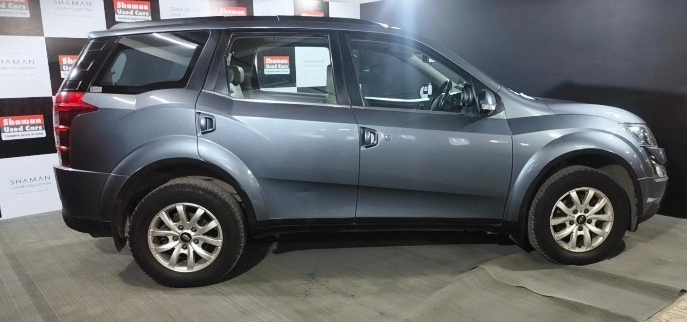2016 Mahindra XUV500 W10 with Sunroof