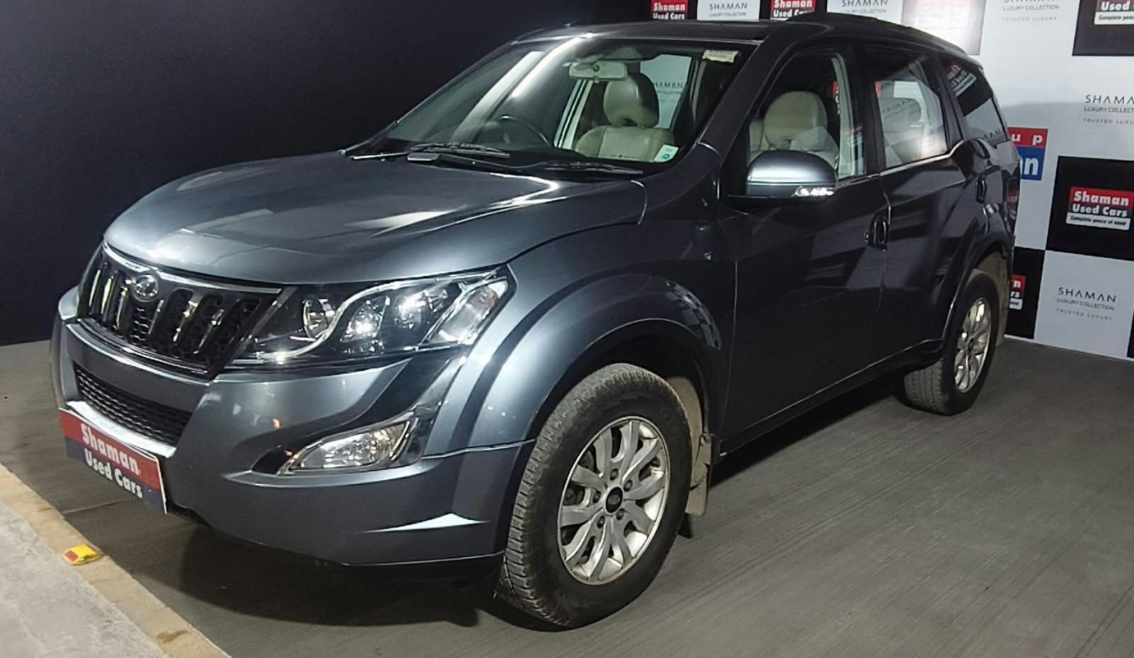 2016 Mahindra XUV500 W10 with Sunroof
