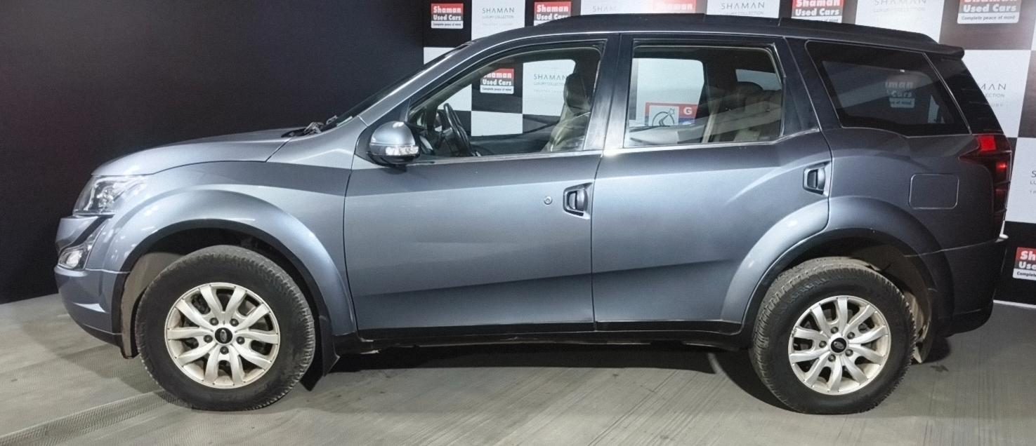 2016 Mahindra XUV500 W10 with Sunroof
