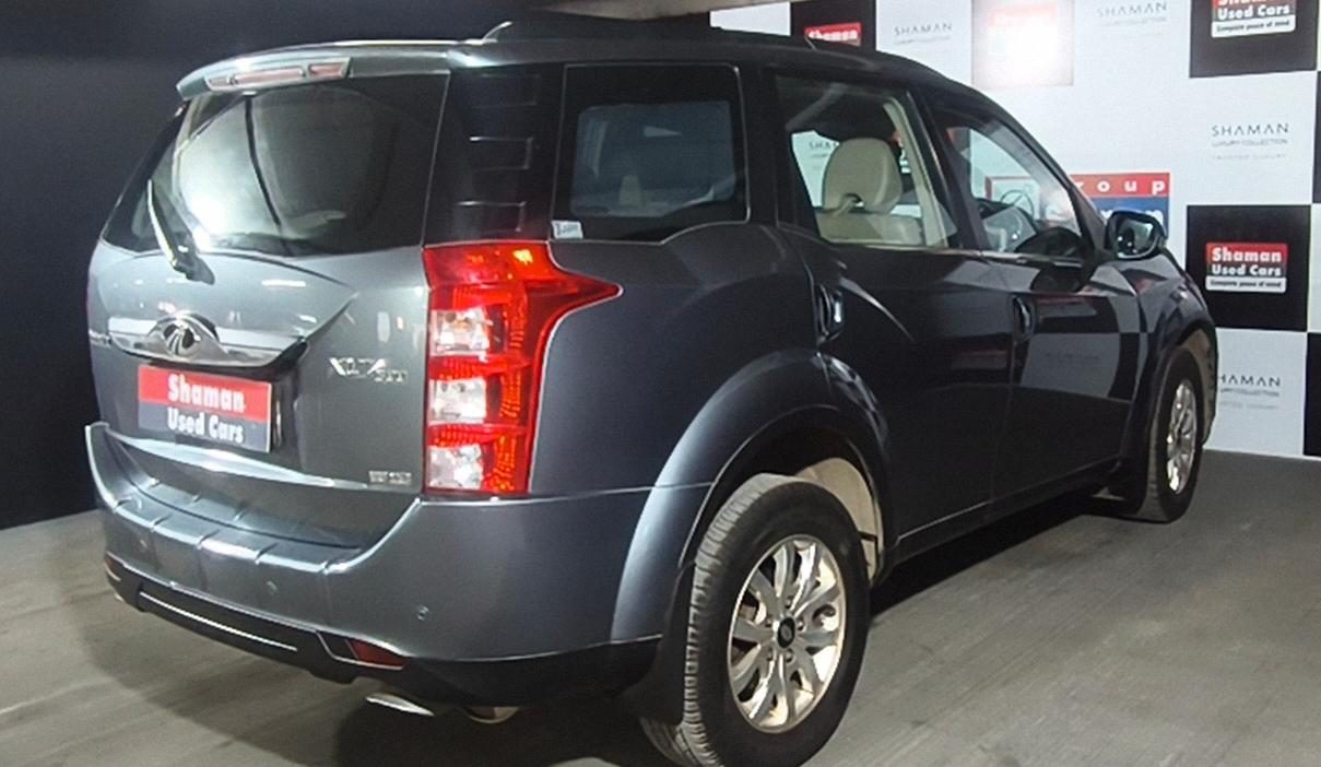2016 Mahindra XUV500 W10 with Sunroof